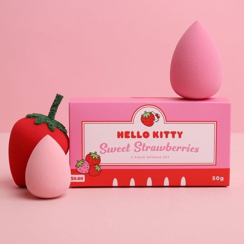 Hello Kitty粉必收!「草莓牛奶Kitty刷具組」粉嫩來襲,蜜粉刷、牛奶盒化妝包都萌爆