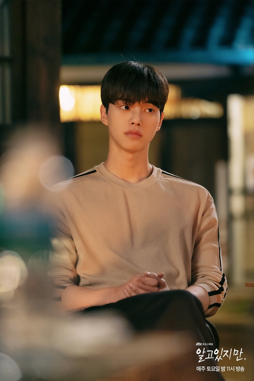 Netflix《無法抗拒的他》宋江追妻火葬場!見娜比被追走他醋了,「今晚最想吻你」桌上忘情擁吻
