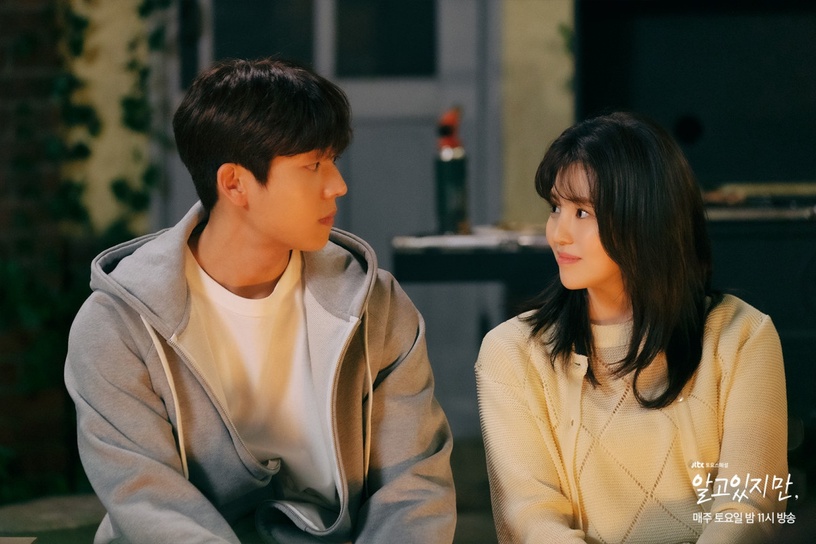 Netflix《無法抗拒的他》宋江追妻火葬場!見娜比被追走他醋了,「今晚最想吻你」桌上忘情擁吻