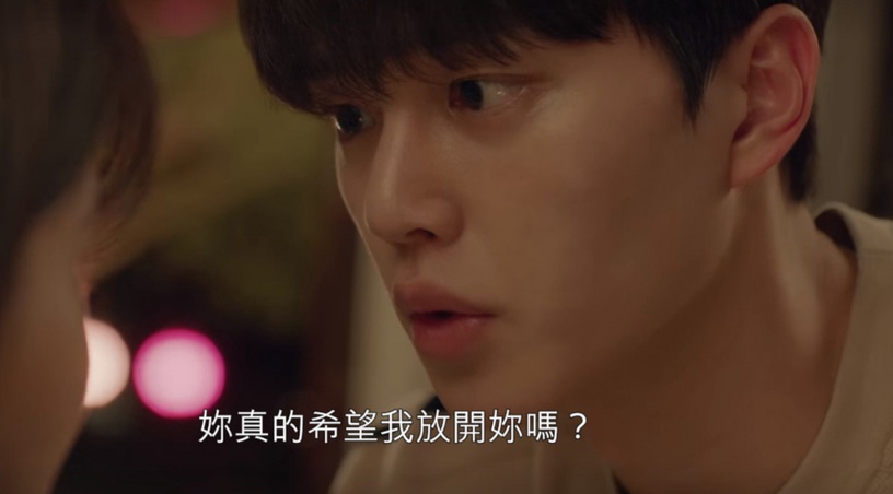 Netflix《無法抗拒的他》宋江追妻火葬場!見娜比被追走他醋了,「今晚最想吻你」桌上忘情擁吻