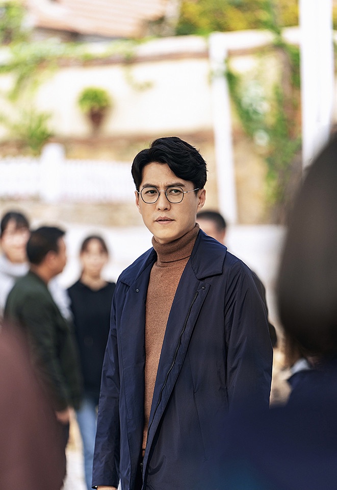 定角陸劇 靳東、李沁《林深有鹿》:乘風破浪的自信女孩vs數十年兄弟情的型男大叔