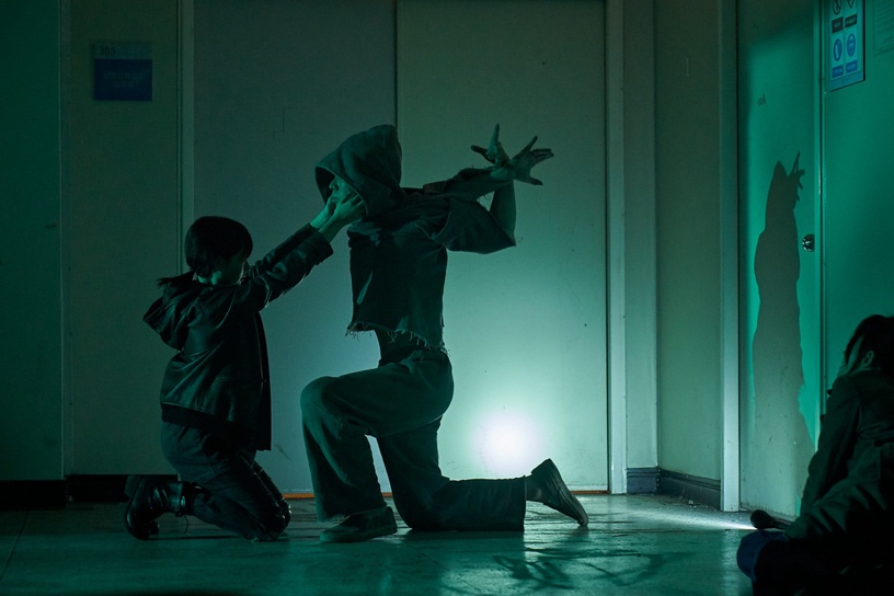 謗法電影版《咒術屍戰》8/20驚悚上映!《屍速列車》編劇全新力作,活屍迷必追!
