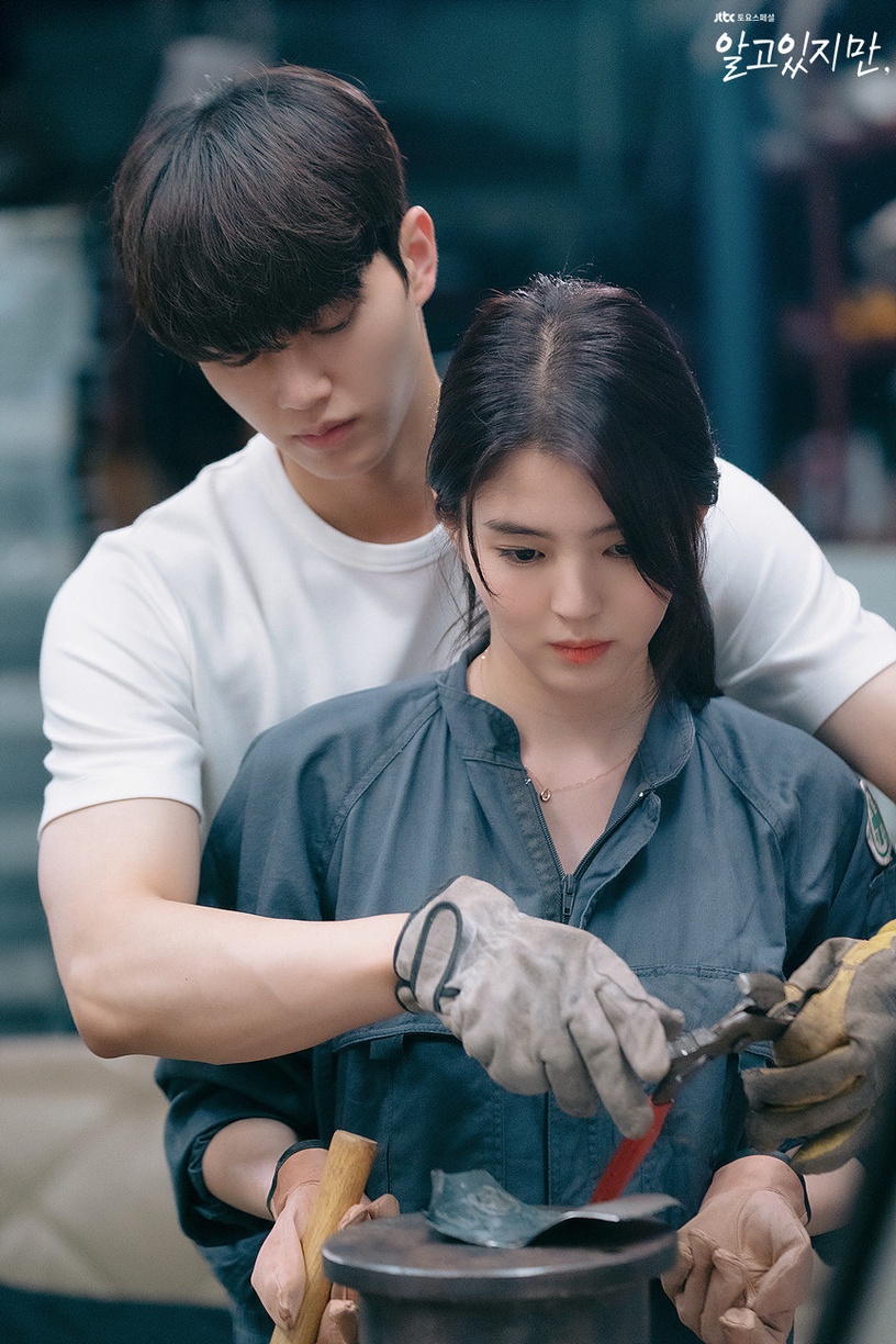 Netflix《無法抗拒的他》宋江8大撩妹招式!肢體接觸&酒吧搭訕有玄機?網:到底看夠蝴蝶了沒?