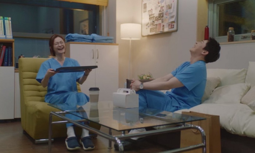 Netflix《機智醫生生活2》網讚最棒的一集!羅莎本人真的會鋼琴?「他喜歡你就會來看你」高甜呼應