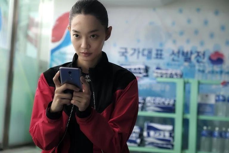 《海岸村恰恰恰》申敏兒經典作品盤點!《輔佐官》演女政治家,電影《詭憶》演技超絕