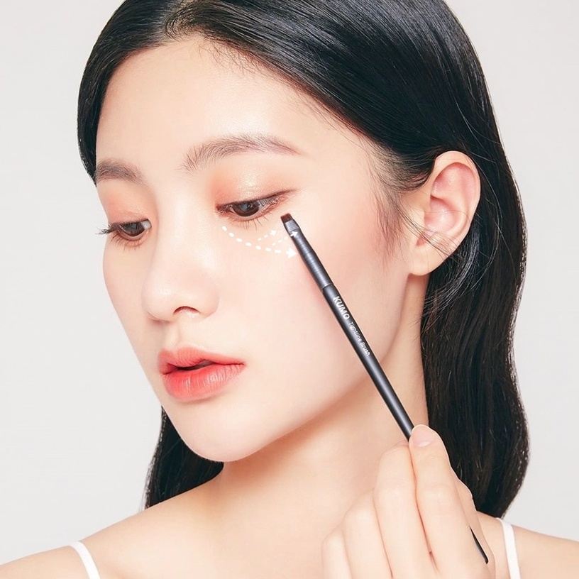 化妝師親授「眼妝打底」技巧!黑眼圈&眼袋有效遮瑕、不厚重卡粉,後續眼影更服貼持久