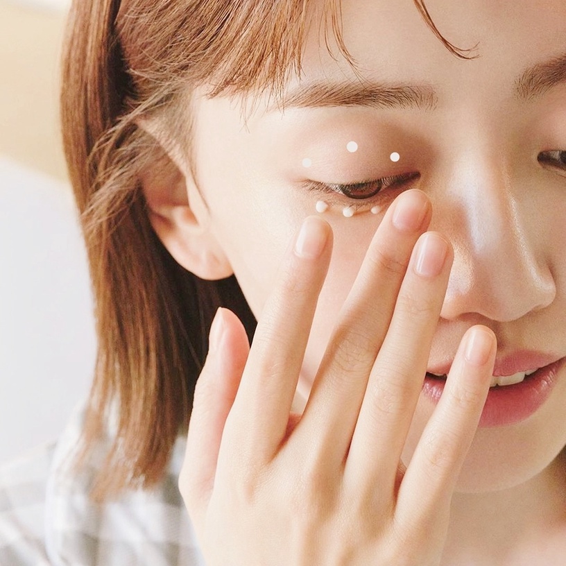 化妝師親授「眼妝打底」技巧!黑眼圈&眼袋有效遮瑕、不厚重卡粉,後續眼影更服貼持久