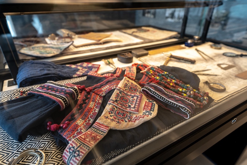 《斯卡羅》影像展在屏東!李仙得地圖、蝶妹戲服全展出,還有「斯卡羅聯名口罩」預購中