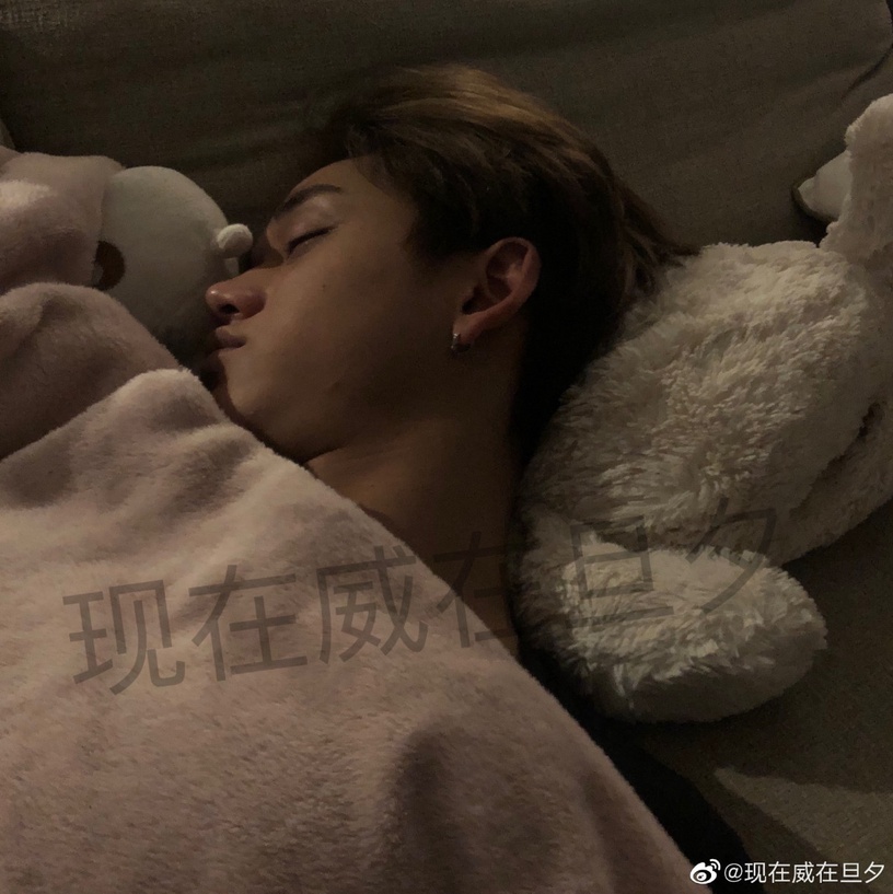 這些SM捧出來的明星人設都塌慘!Lucas劈腿&無套上床,退團的更狂!吳亦凡坐牢近況慘爆