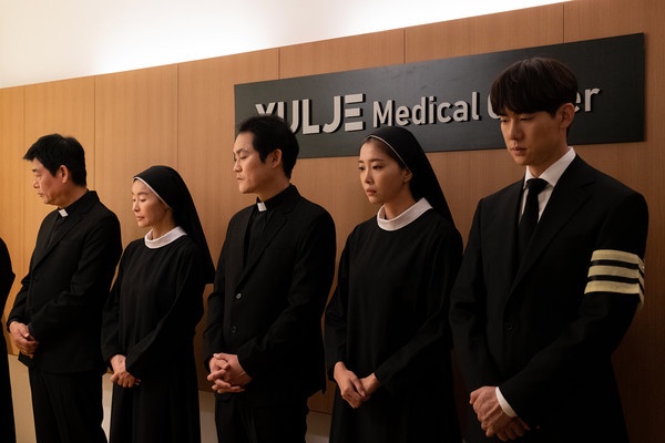 Netflix韓劇《D.P:逃兵追緝令》好多熟面孔!她和秀智好像,還隱藏《雅信傳》首領&《機醫》政源哥!