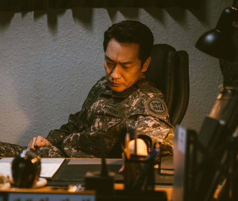Netflix韓劇《D.P:逃兵追緝令》好多熟面孔!她和秀智好像,還隱藏《雅信傳》首領&《機醫》政源哥!