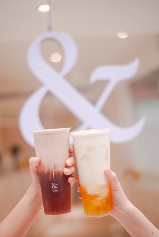 手搖買一送一!全新手搖「&TEA」純白空間超好拍,香甜巧克力奶霜必喝!還有開幕優惠!