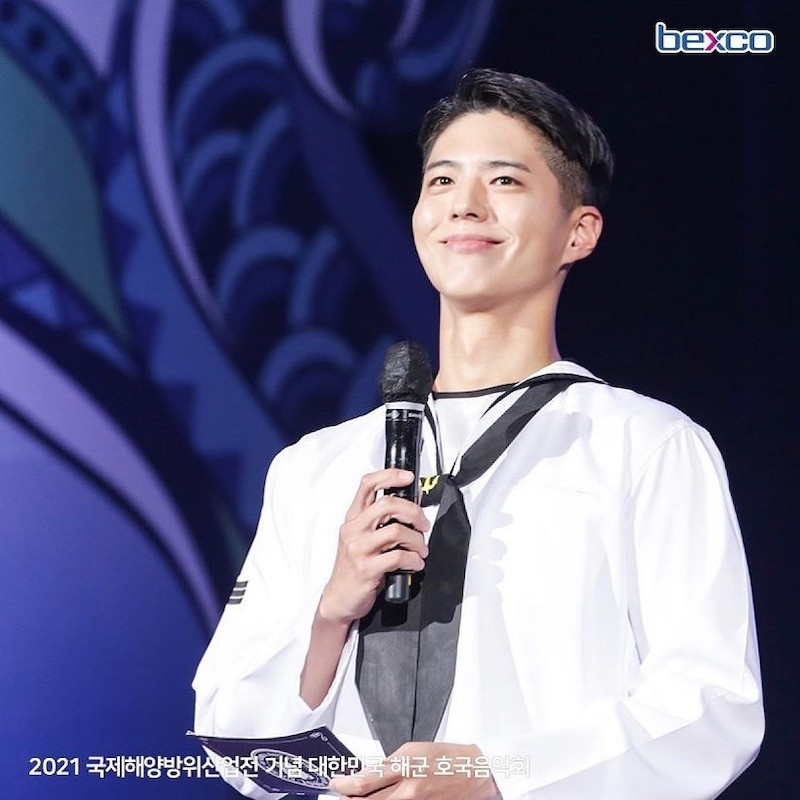 韓劇男神軍裝照!《D.P》丁海寅6年前童顏軍裝照爆紅,玄彬這套白軍服比《迫降》還帥?