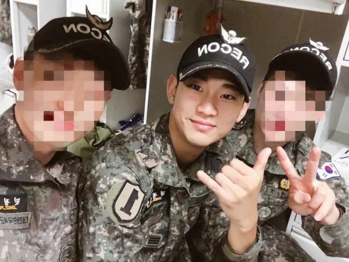 韓劇男神軍裝照!《D.P》丁海寅6年前童顏軍裝照爆紅,玄彬這套白軍服比《迫降》還帥?