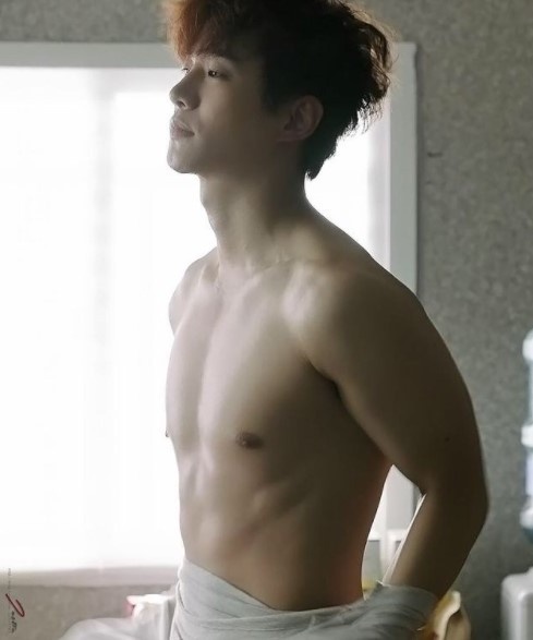 健身教練評「男星健美身材」Top8!《無法抗拒的他》宋江第六、《機智醫生生活2》柳演錫第五,冠軍超大八塊肌,朴敘俊都輸了
