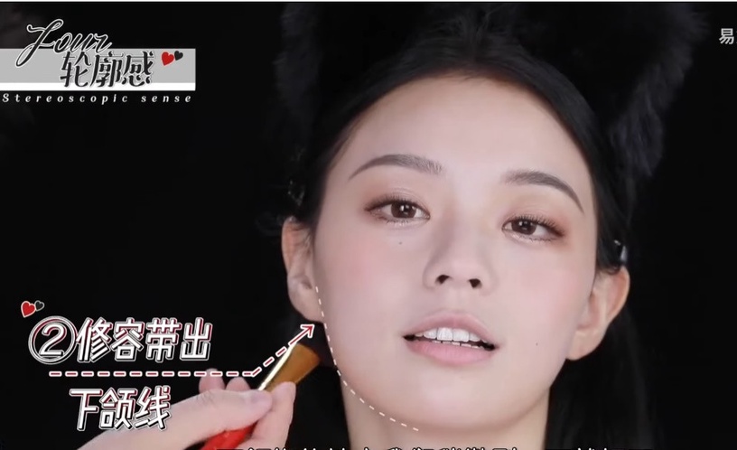化妝師親授「趙麗穎仿妝」技巧!腮紅色「眼影下至」無辜感爆棚,圓臉這樣修容超顯瘦