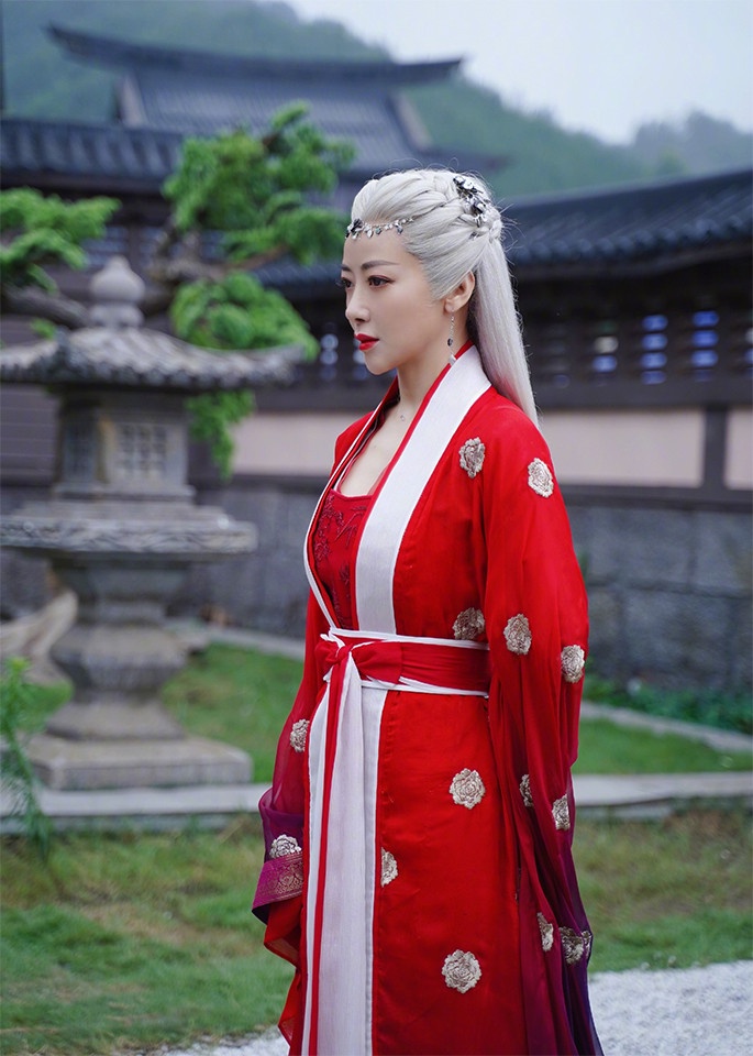 網評2021古裝劇「最美紅衣美人」TOP 10:陳紫函 飾演《山河令》喜喪鬼