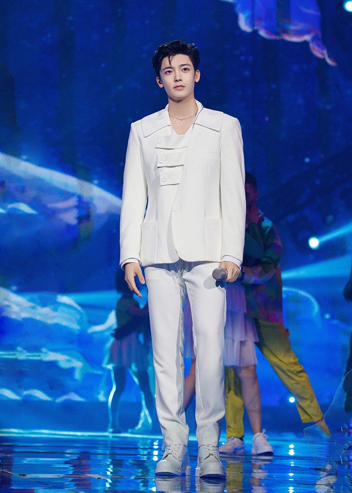 身高不到180的陸劇男星8:侯明昊 官方身高179公分
