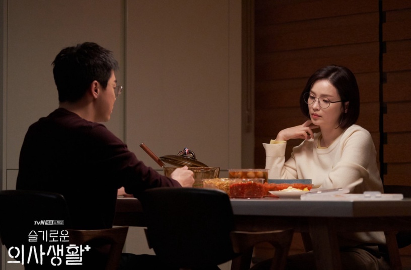 Netflix《機智醫生生活2》6個前後呼應!老年CP對應翊頌,「皮隆」原來是翊晙的唬爛,連構圖都完美對應