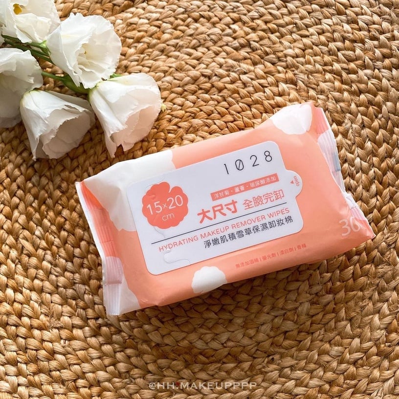 寶雅必買彩妝、保養好物推薦!Dcard網友大推雙眼皮貼、J-Lin限定「小泡芙粉撲」必收!