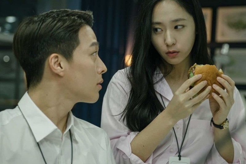 2021 Netflix電影推薦!《千萬別抬頭》《紅色追緝令》超強卡司攜手合作,千萬別錯過!
