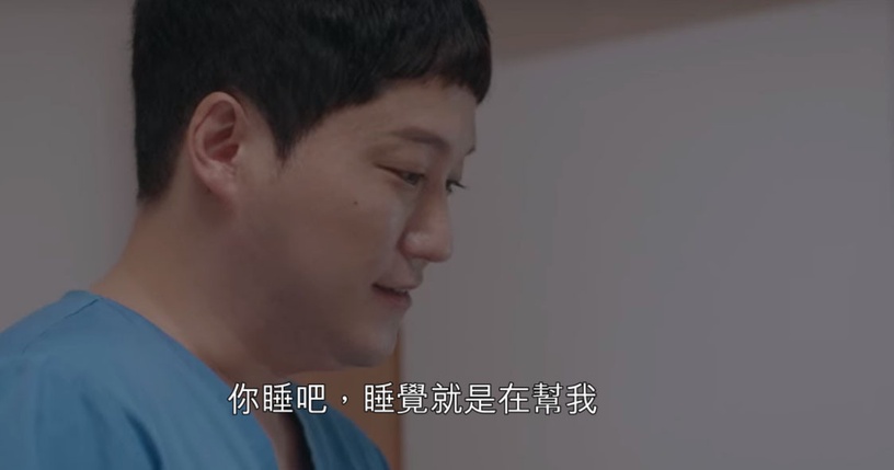 《機智醫生2》6個彩蛋細節!車牌、娃娃都有玄機,翊晙彈這歌緬懷初戀,露營就埋伏筆!