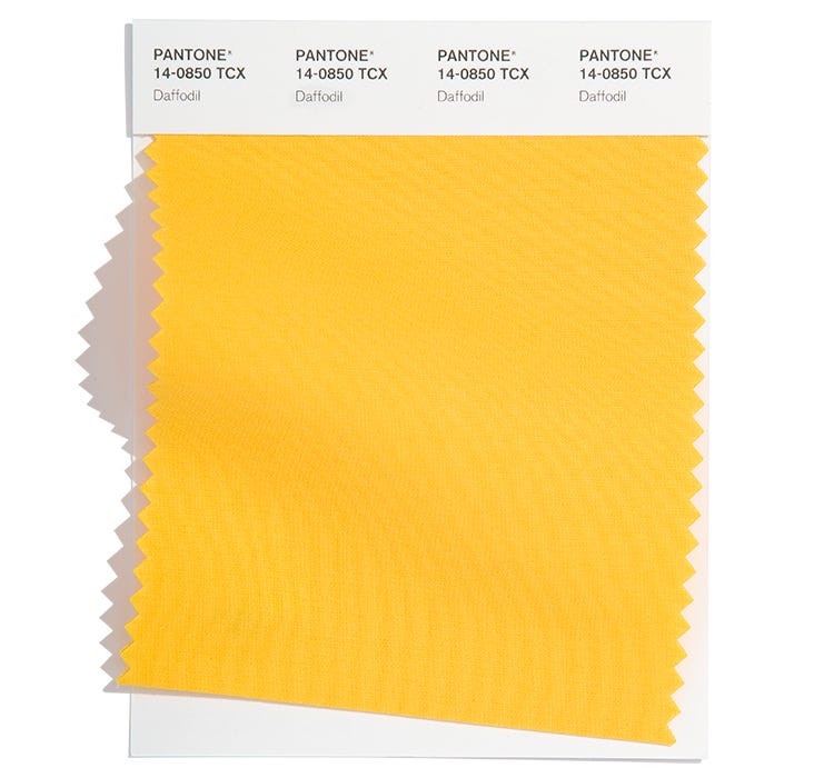 PANTONE 2022代表色出爐!春夏時裝流行色 「羅勒綠」、「棉花糖藍」療癒又顯白