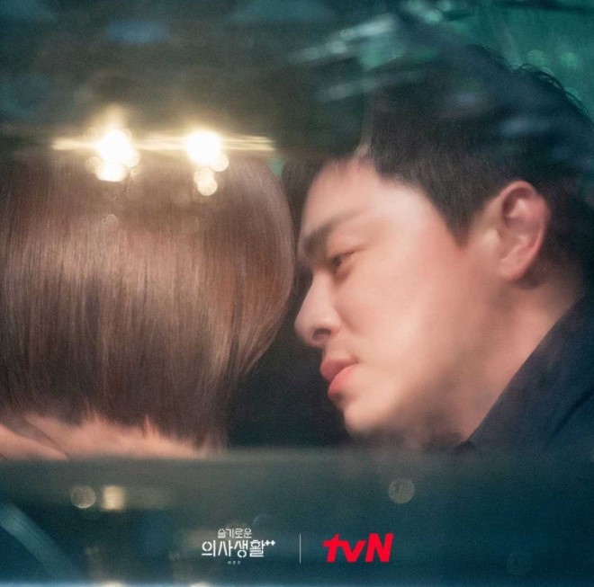 Netflix《機智醫生生活2》「知道也沒用」的10個細節彩蛋!翊晙是金牛座,大家為何都在頌和辦公室聚餐?