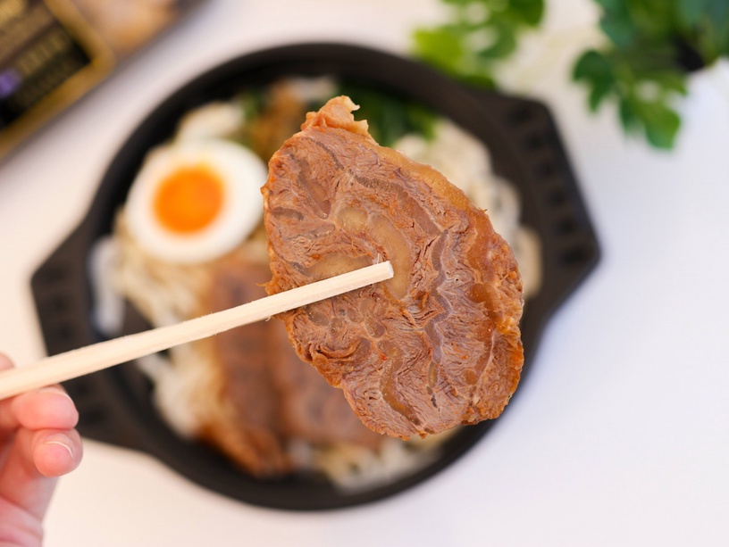 來7-11百元吃晶華牛肉麵!牛腱心肉片&紅燒湯頭超濃郁,超商就能買到名店好滋味