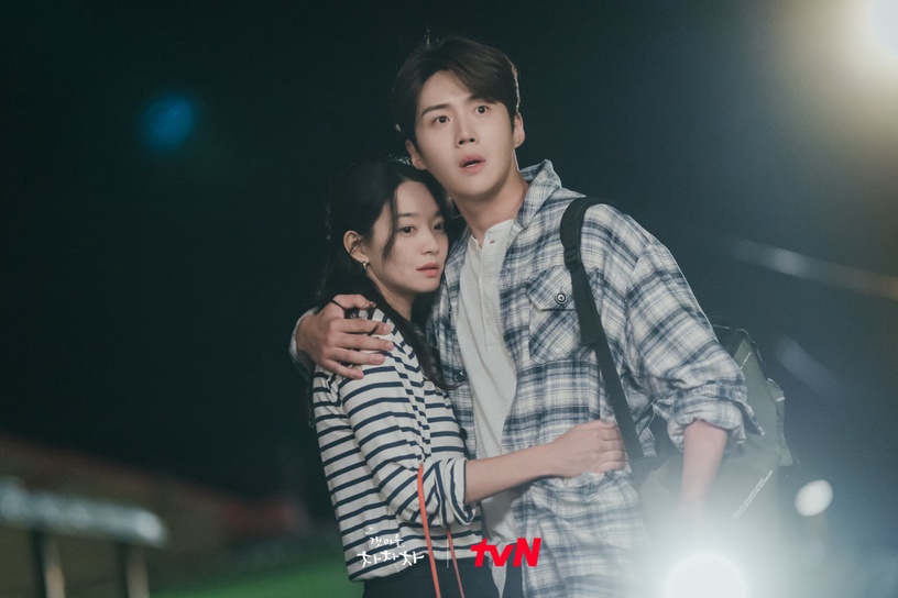 2021擠進Netflix世界前十的韓劇!《海岸村恰恰恰》第9《魷魚遊戲》更狂,而上半年最紅是這部