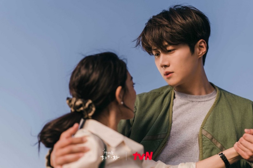 2021擠進Netflix世界前十的韓劇!《海岸村恰恰恰》第9《魷魚遊戲》更狂,而上半年最紅是這部