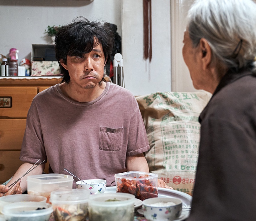 《魷魚遊戲》演員故事堪比韓劇!流氓叔曾入職LG,李政宰富三代破產翻身,認愛豪門千金