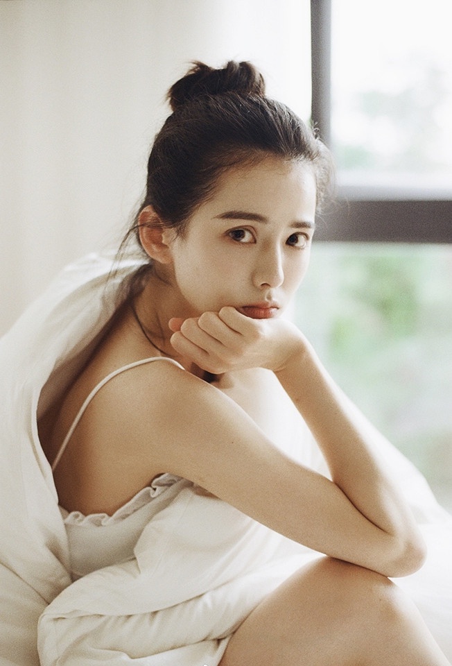 熱播「古裝甜寵陸劇」古裝美人TOP 2:黃日瑩 飾演《春來枕星河》阿梵