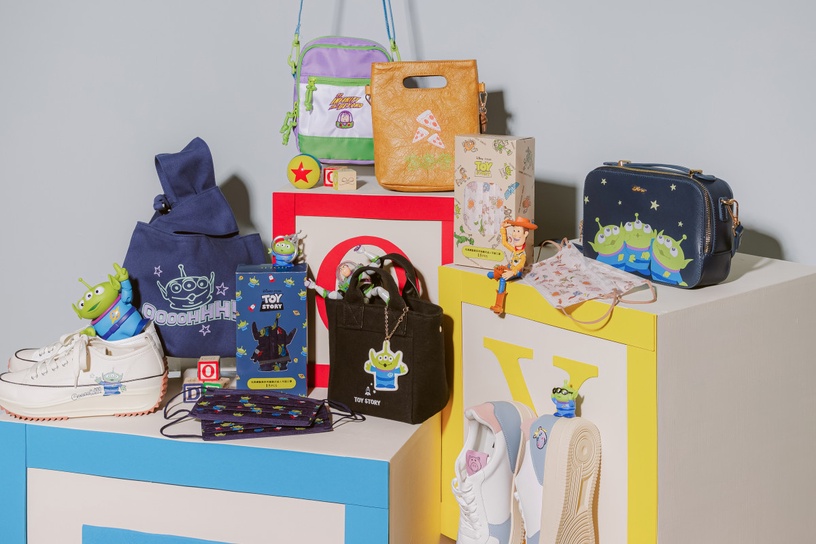 Grace Gift玩具總動員口罩!純白集合款有蛋頭先生、胡迪、巴斯光年,還有三眼怪夜光版