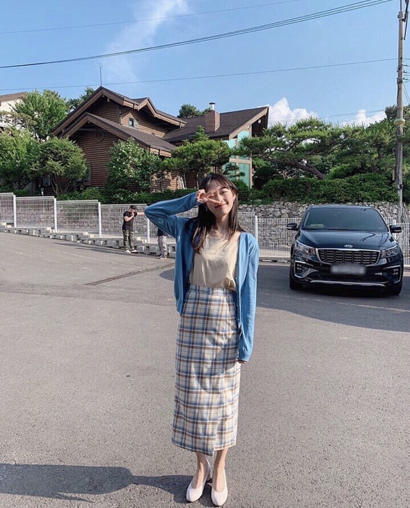 《魷魚遊戲》李瑜美私服穿搭重點 1:格紋單品活潑又可愛