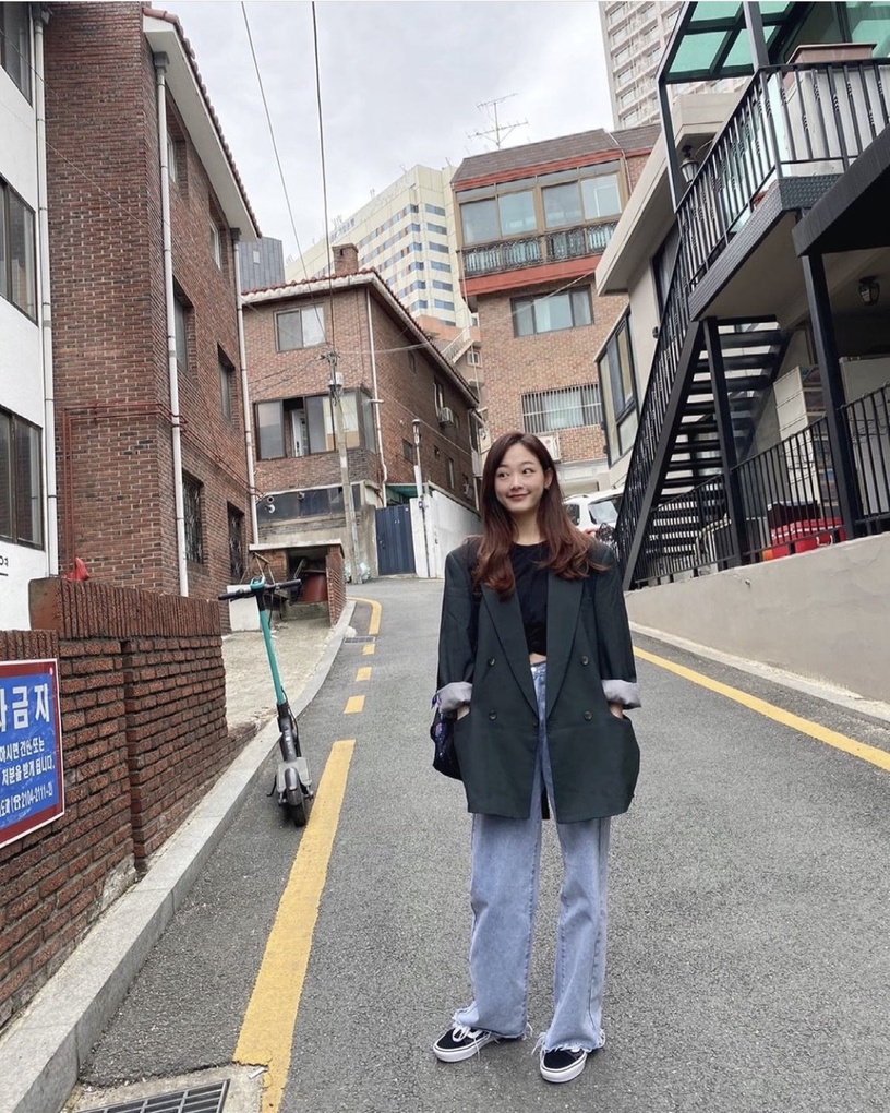 《魷魚遊戲》李瑜美私服穿搭重點 1:格紋單品活潑又可愛