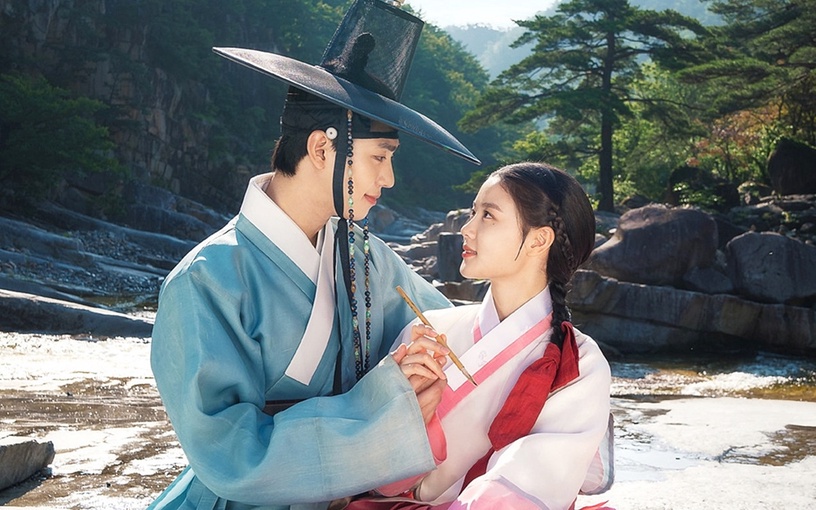 2021韓劇古裝盤點!《衣袖紅鑲邊》李世榮、《紅天機》金裕貞古裝美翻,這位被批不適合
