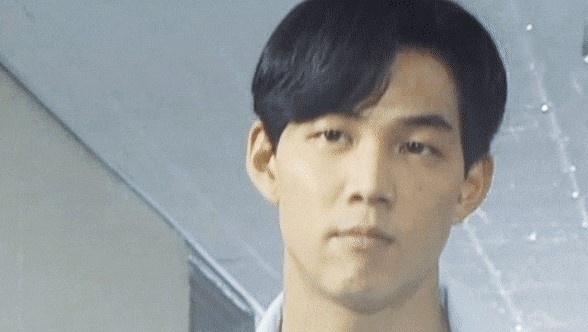 韓劇元祖美男的年輕帥照!《魷魚遊戲》李政宰、鄭雨盛是神級顏值,元斌帥到難忘,20多歲的玄彬好青澀