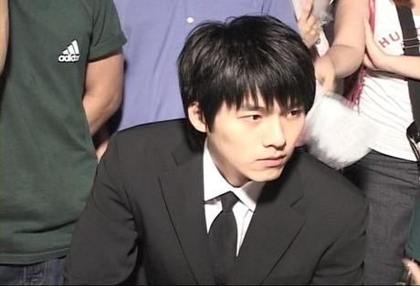 韓劇元祖美男的年輕帥照!《魷魚遊戲》李政宰、鄭雨盛是神級顏值,元斌帥到難忘,20多歲的玄彬好青澀