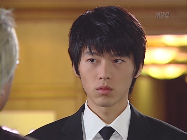 韓劇元祖美男的年輕帥照!《魷魚遊戲》李政宰、鄭雨盛是神級顏值,元斌帥到難忘,20多歲的玄彬好青澀