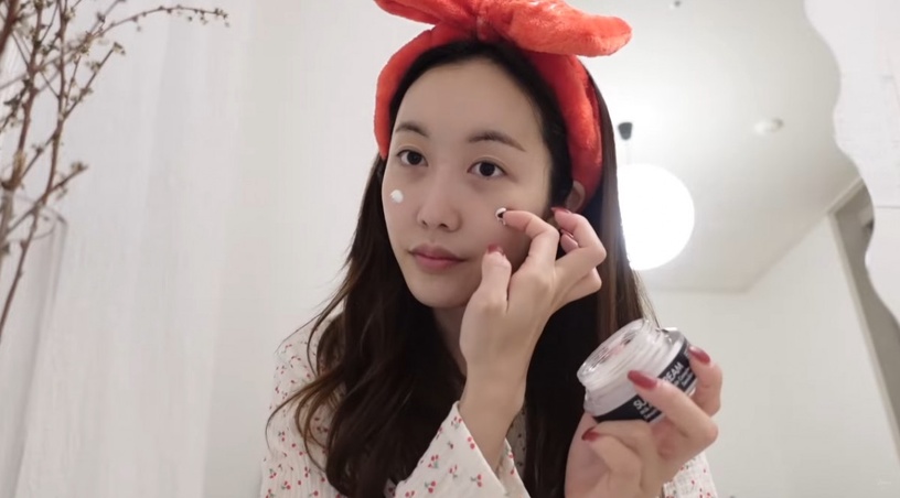 《換乘戀愛》李可可機智保養法!乳霜、保濕噴霧乾肌不可少,維持柔順秀髮全靠這法寶