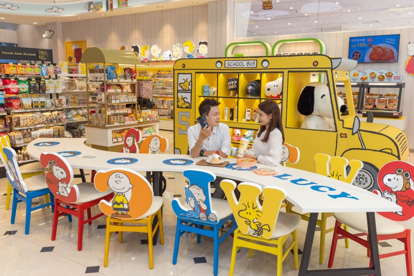7-11變史努比餐廳!史努比熱壓吐司、咖啡拉花限定登場,康是美竟也開咖啡廳了