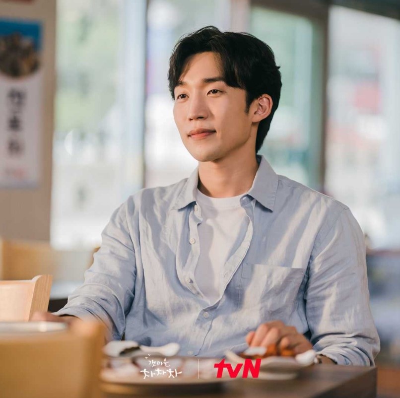 Netflix《海岸村恰恰恰》10位黃金配角!春在演過《文森佐》,不只金宣虎,孔劉李敏鎬全智賢都她孫子