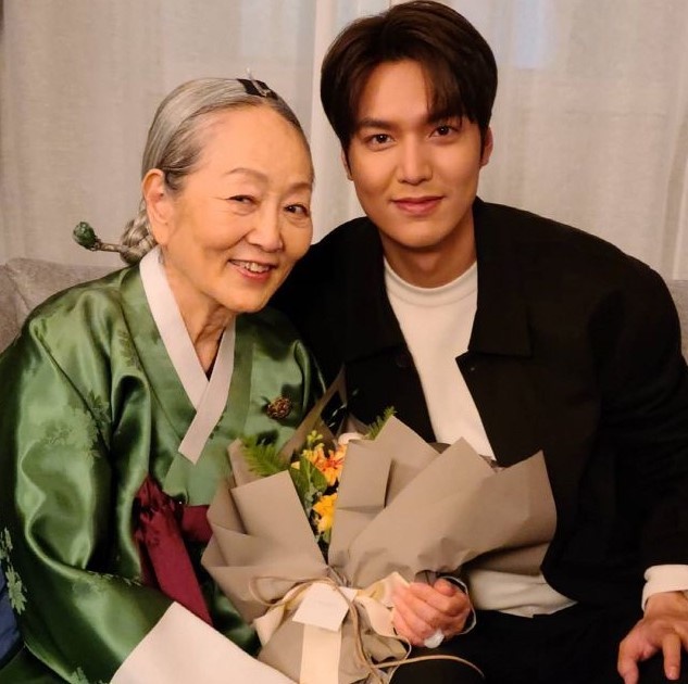 Netflix《海岸村恰恰恰》10位黃金配角!春在演過《文森佐》,不只金宣虎,孔劉李敏鎬全智賢都她孫子