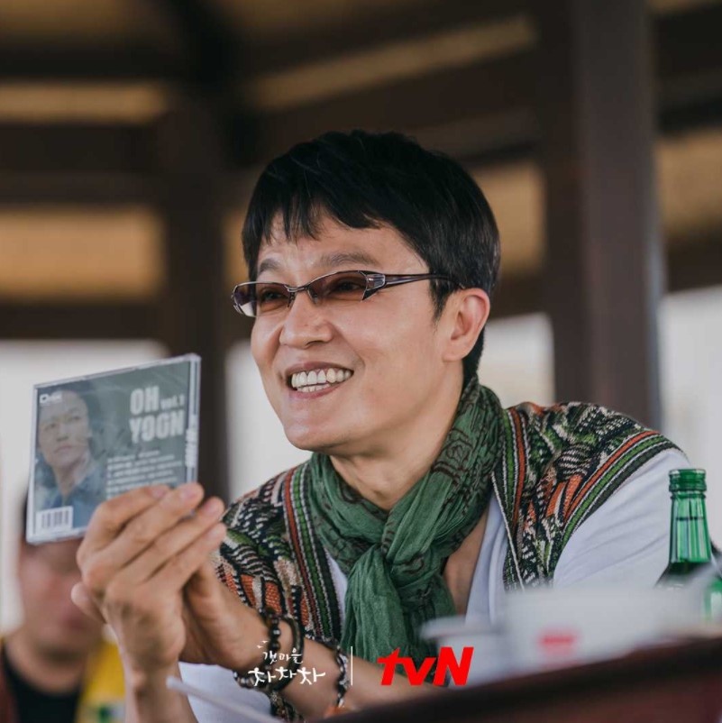 Netflix《海岸村恰恰恰》10位黃金配角!春在演過《文森佐》,不只金宣虎,孔劉李敏鎬全智賢都她孫子