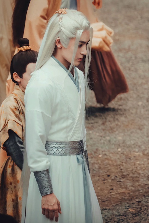 網評2021古裝劇最帥「白髮美男」TOP 3:侯明昊 飾演《護心》天曜