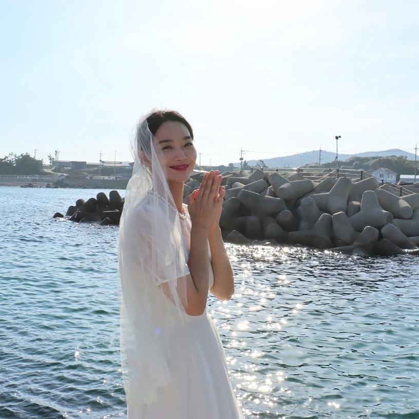 《海岸村恰恰恰》申敏兒婚紗造型回顧!和金宣虎高甜、和曹政奭搞怪,竟與朱智勳也拍過婚紗?
