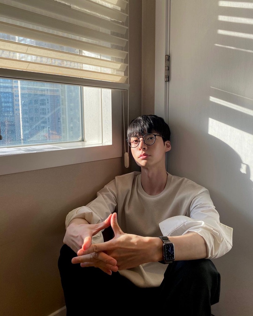 爭議後翻身男星!不只金宣虎,朱智勳《智異山》搭全智賢資源不斷,李秉憲大獎拿到手軟