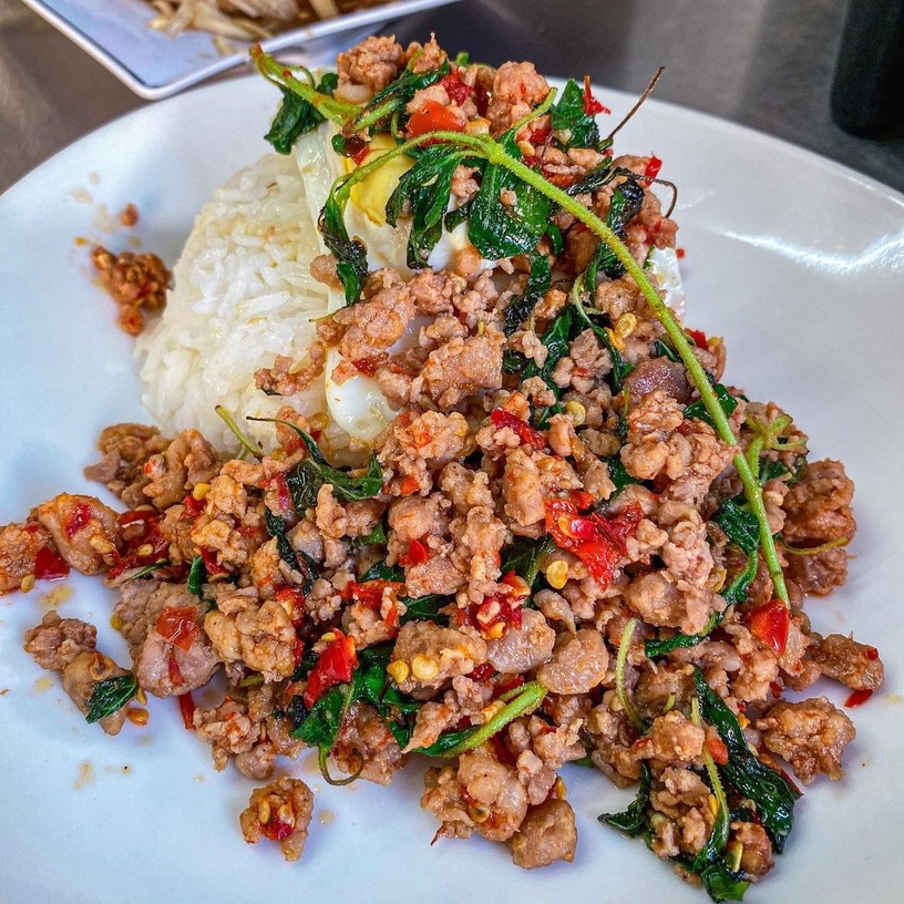 台北必吃泰式料理推薦1:老麵攤必點,打拋豬肉飯