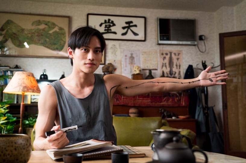 《四樓的天堂》范少勳8件事!BL劇《越界》爆紅,當過Gucci保全?新片破尺度演酒店少爺